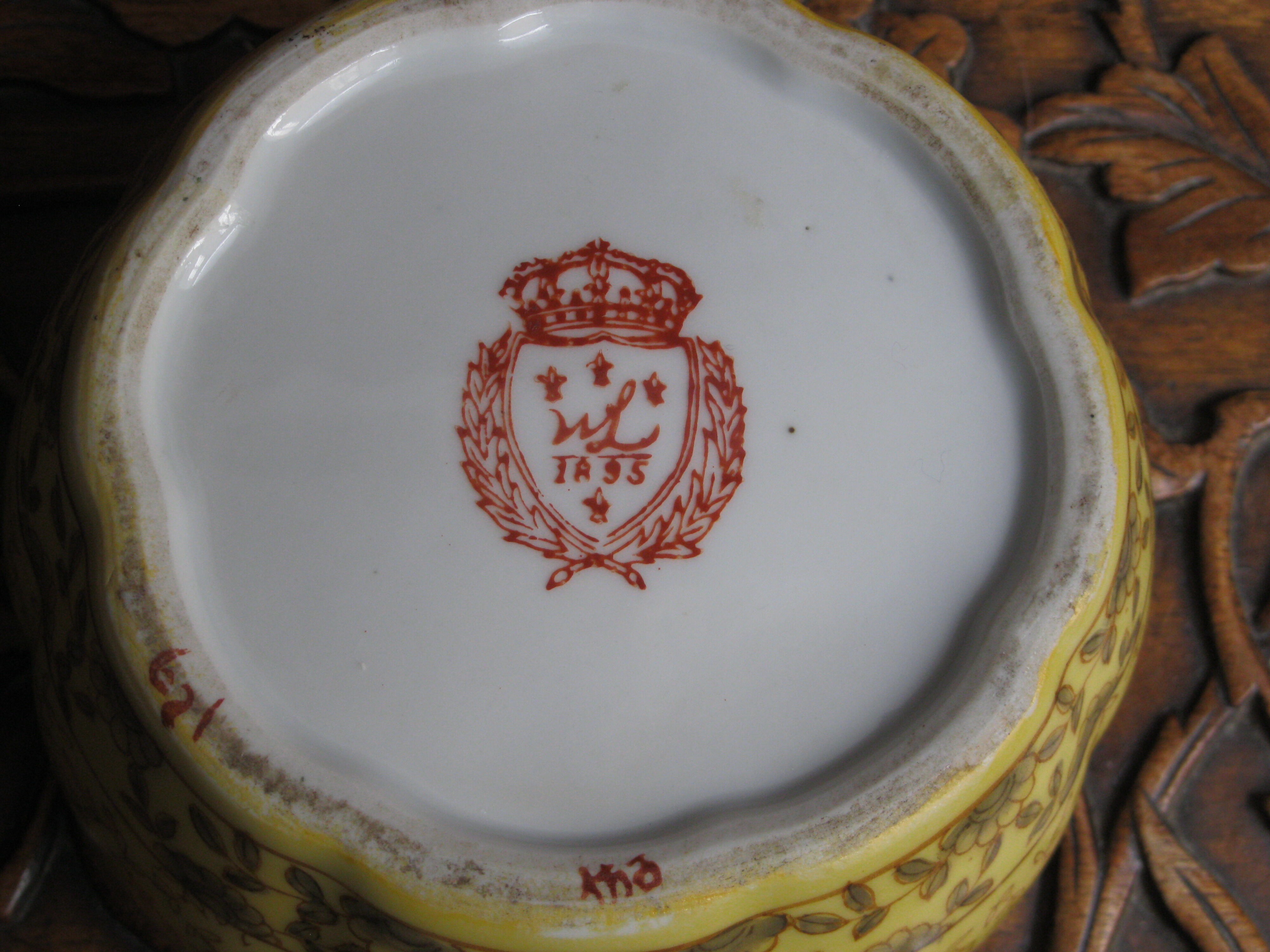 Pot covered Chinese ceramic