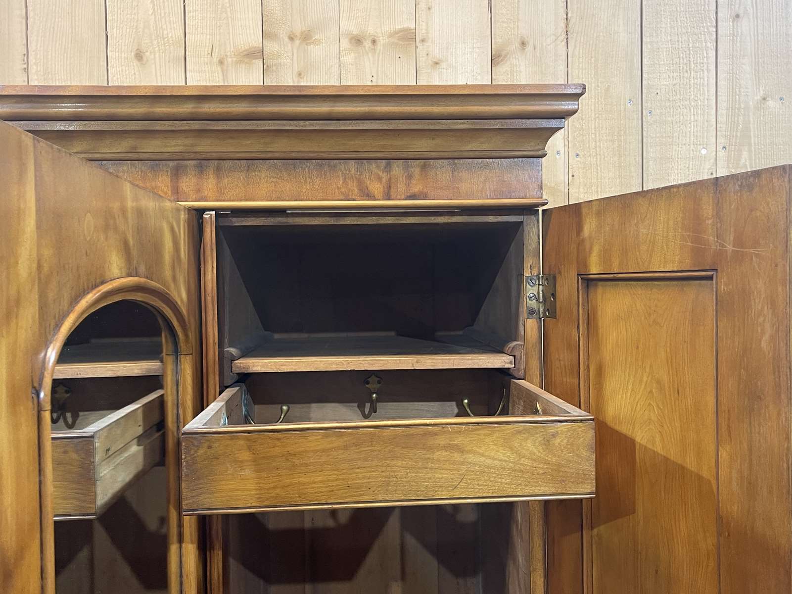 19th-century Victorian wardrobe in light mahogany - dismountable