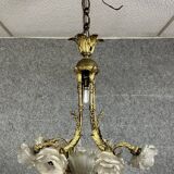 Lustre en bronze doré avec verrerie aux roses et coquilles