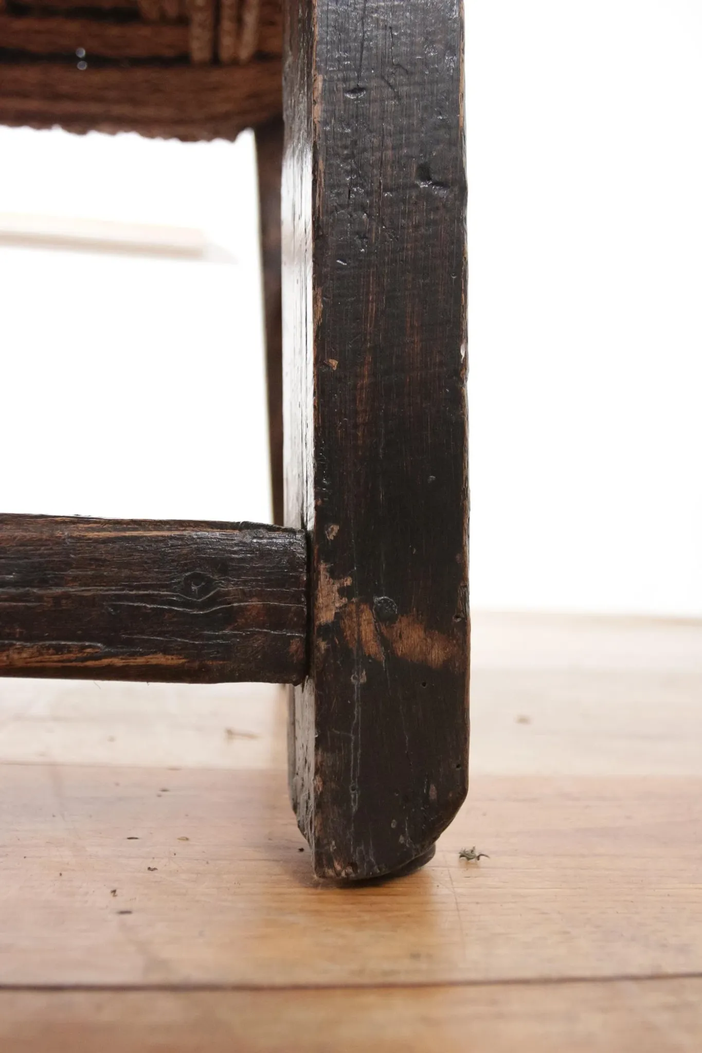 17th-century farmhouse chair with carved motifs – wabi sabi
