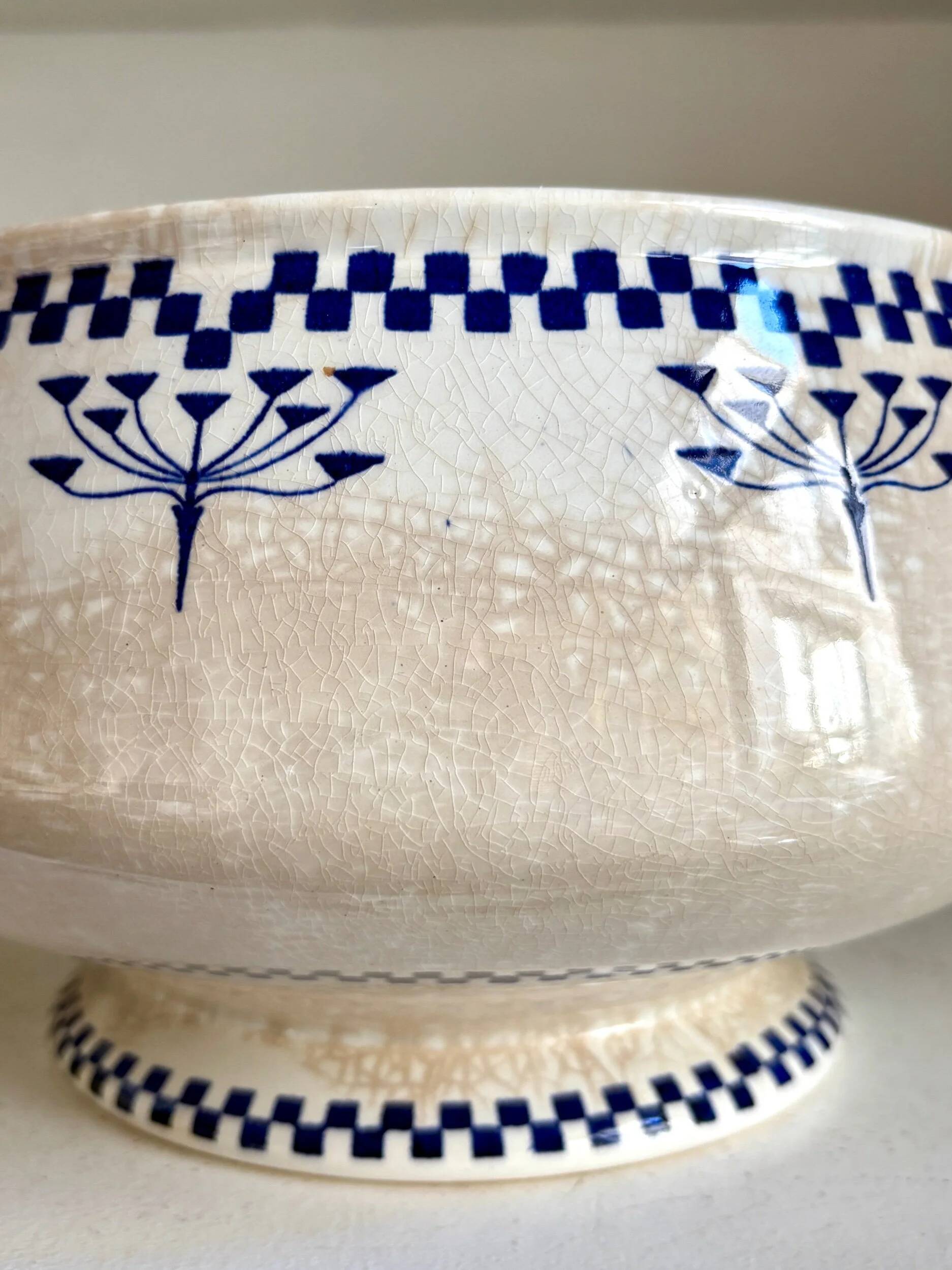 Creil & Montereau ironstone salad bowl and soup tureen, "Damier" service