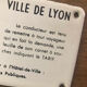 Plaque émaillée de taxi lyonnais