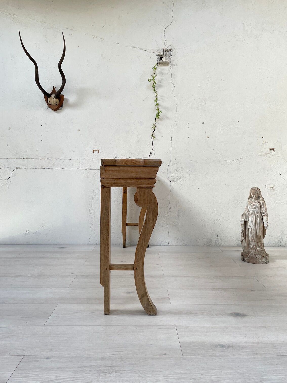 Raw oak butt console