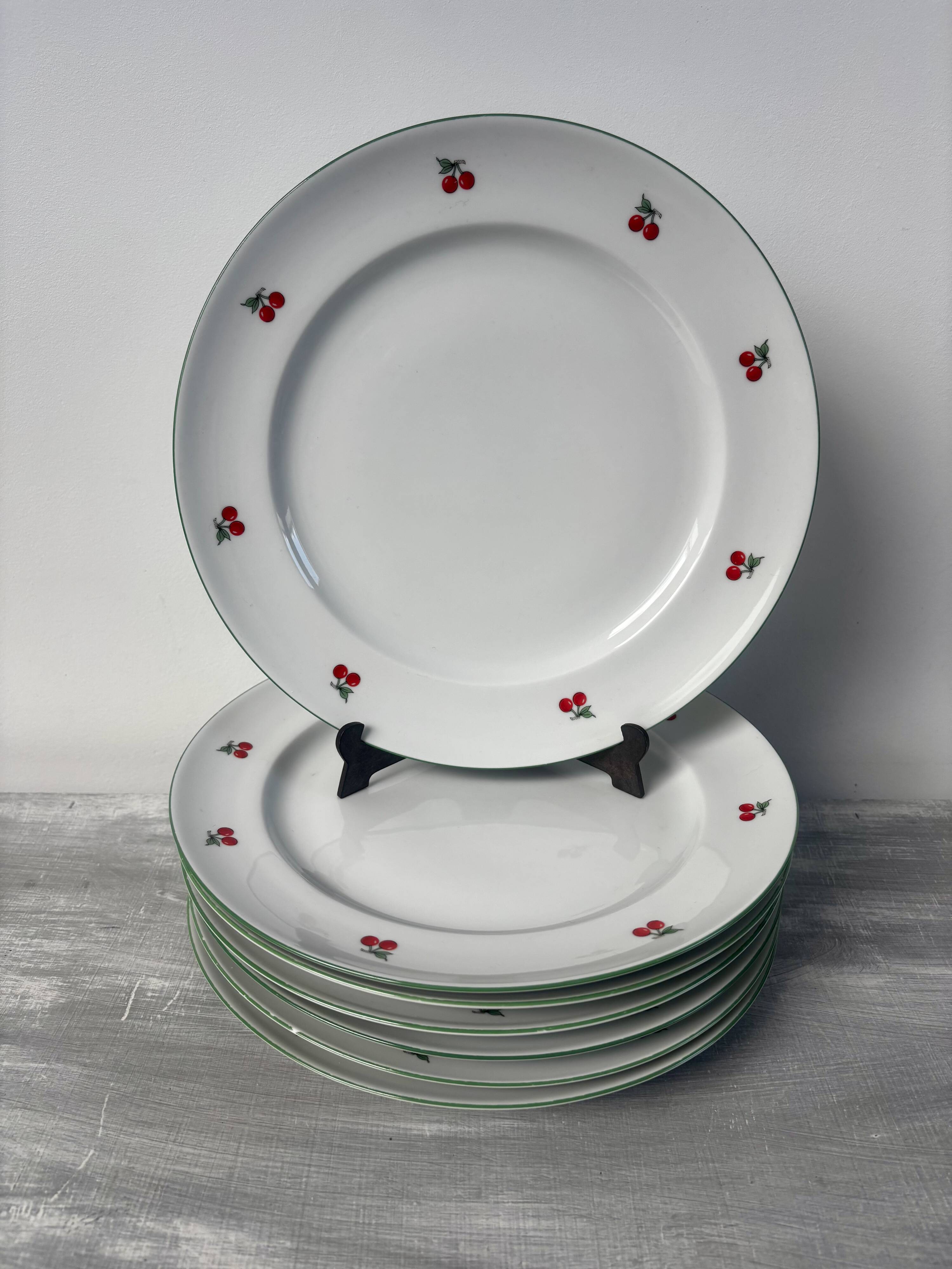 Set of 7 flat plates in porcelain Tables & Colours cherries
