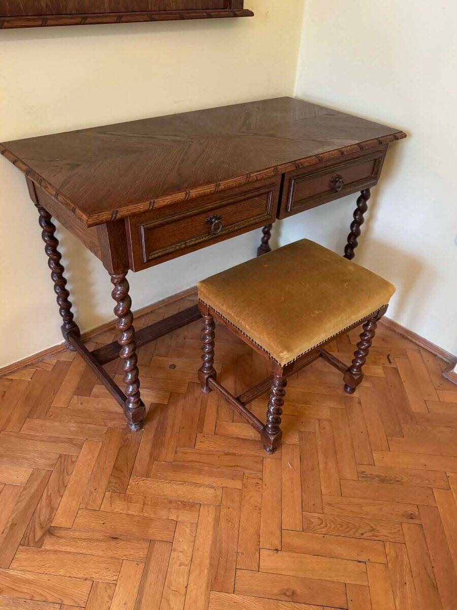 Spanish Style Oak Colonial Dressing Set, Set of 3