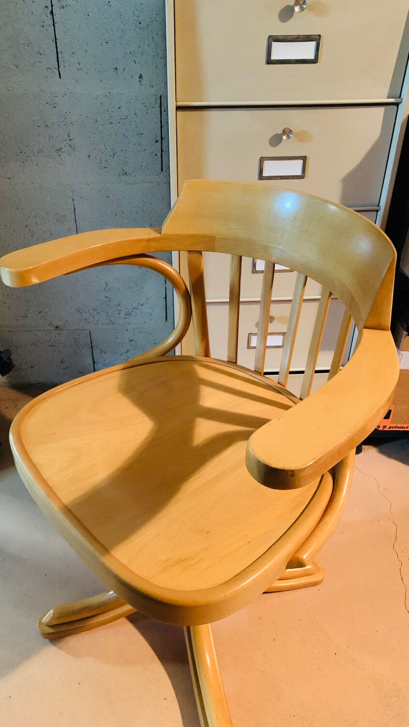 "American" office chair
