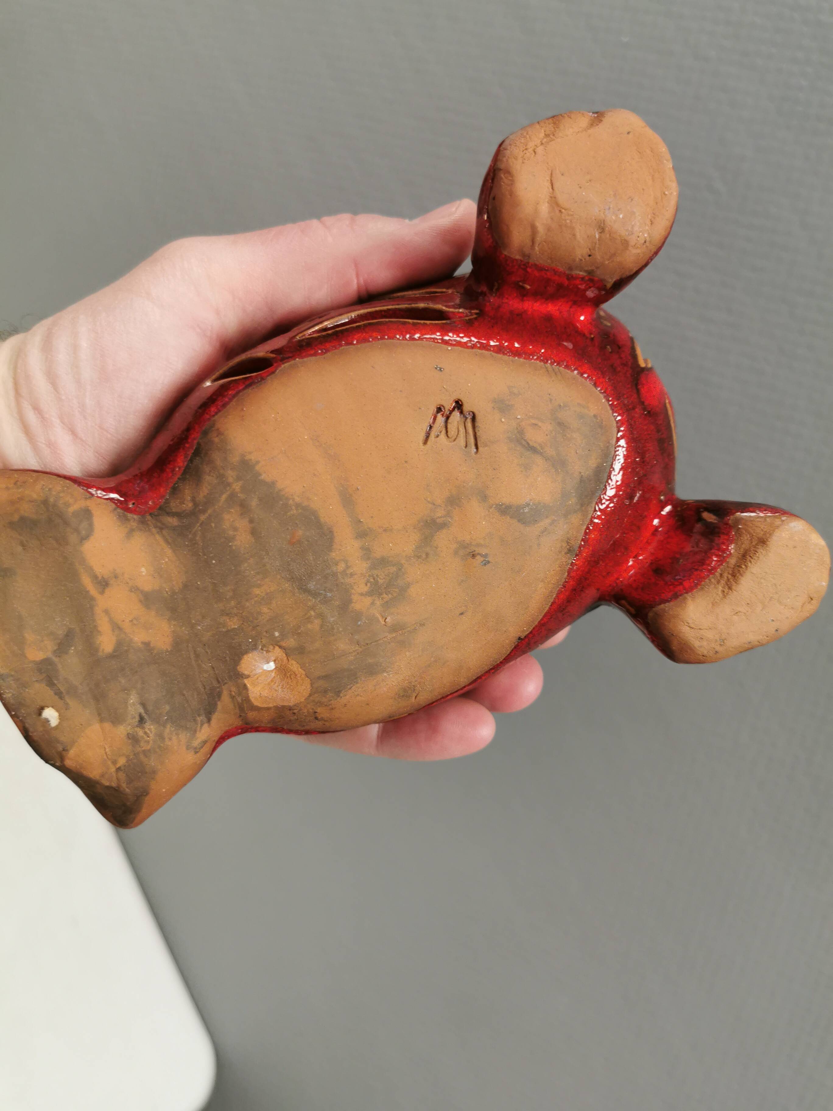 Beautiful seal in ceramic with metallic red glaze.