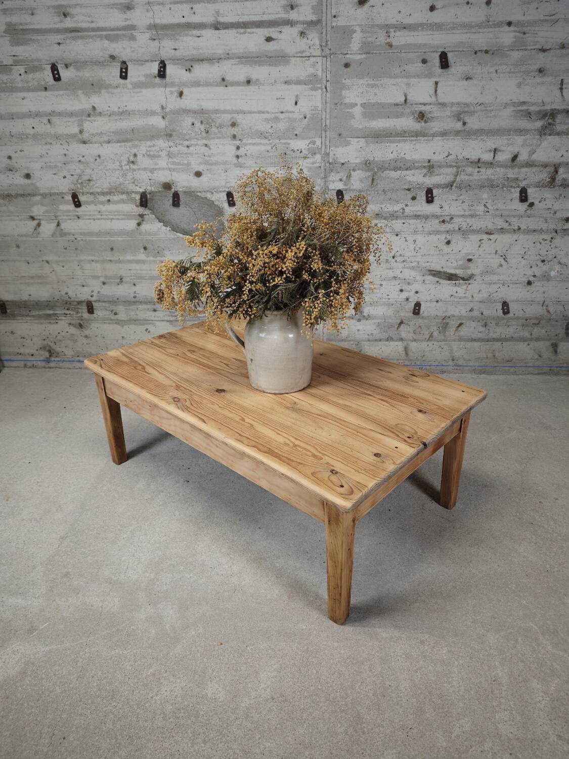 Table basse de ferme en sapin