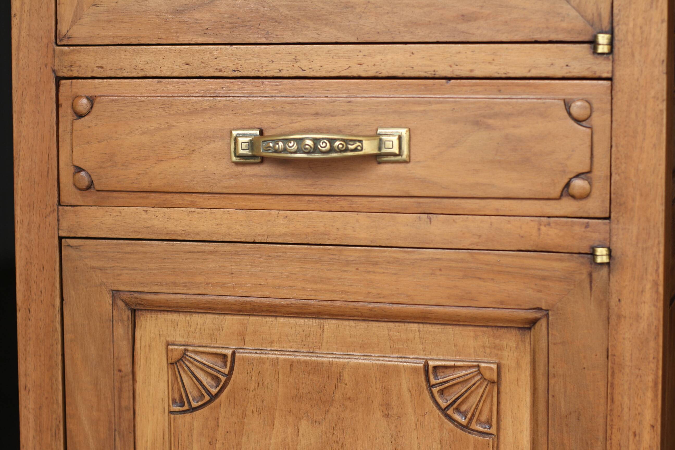 Superb Art Deco column in solid mahogany (circa 1920). Rare.