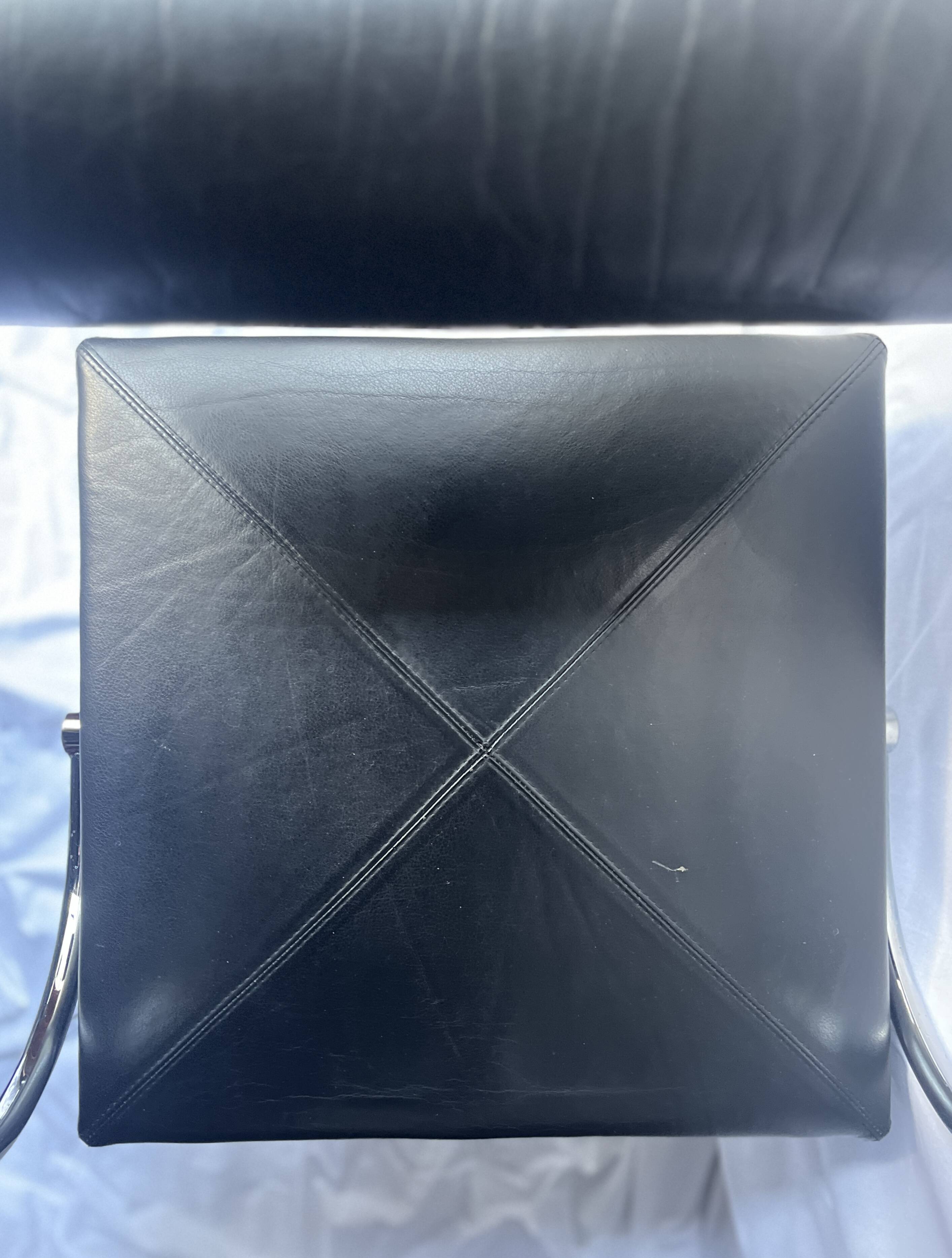 Paire de fauteuil métal et cuir noir "Arconda" par Paolo Piva pour B&B Italia, Italie design 1980