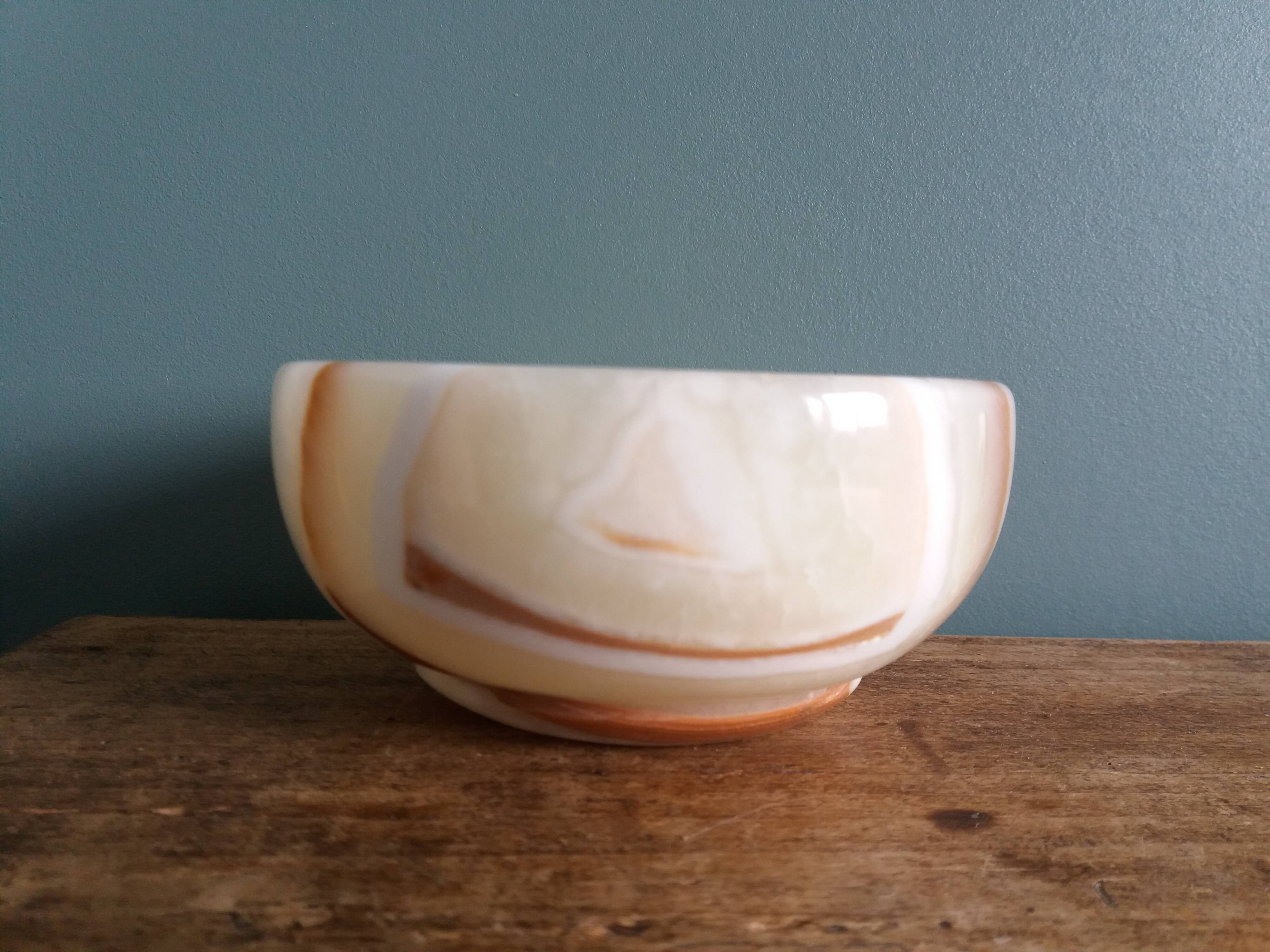 Empty bowl onyx alabaster pocket