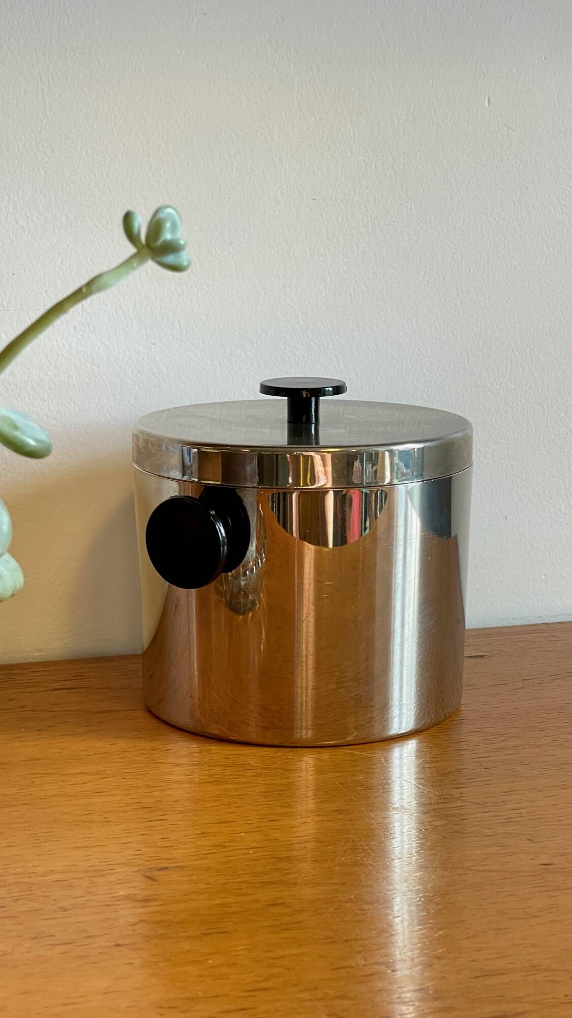 Ice cube tray by freddo therm - swiss patent international