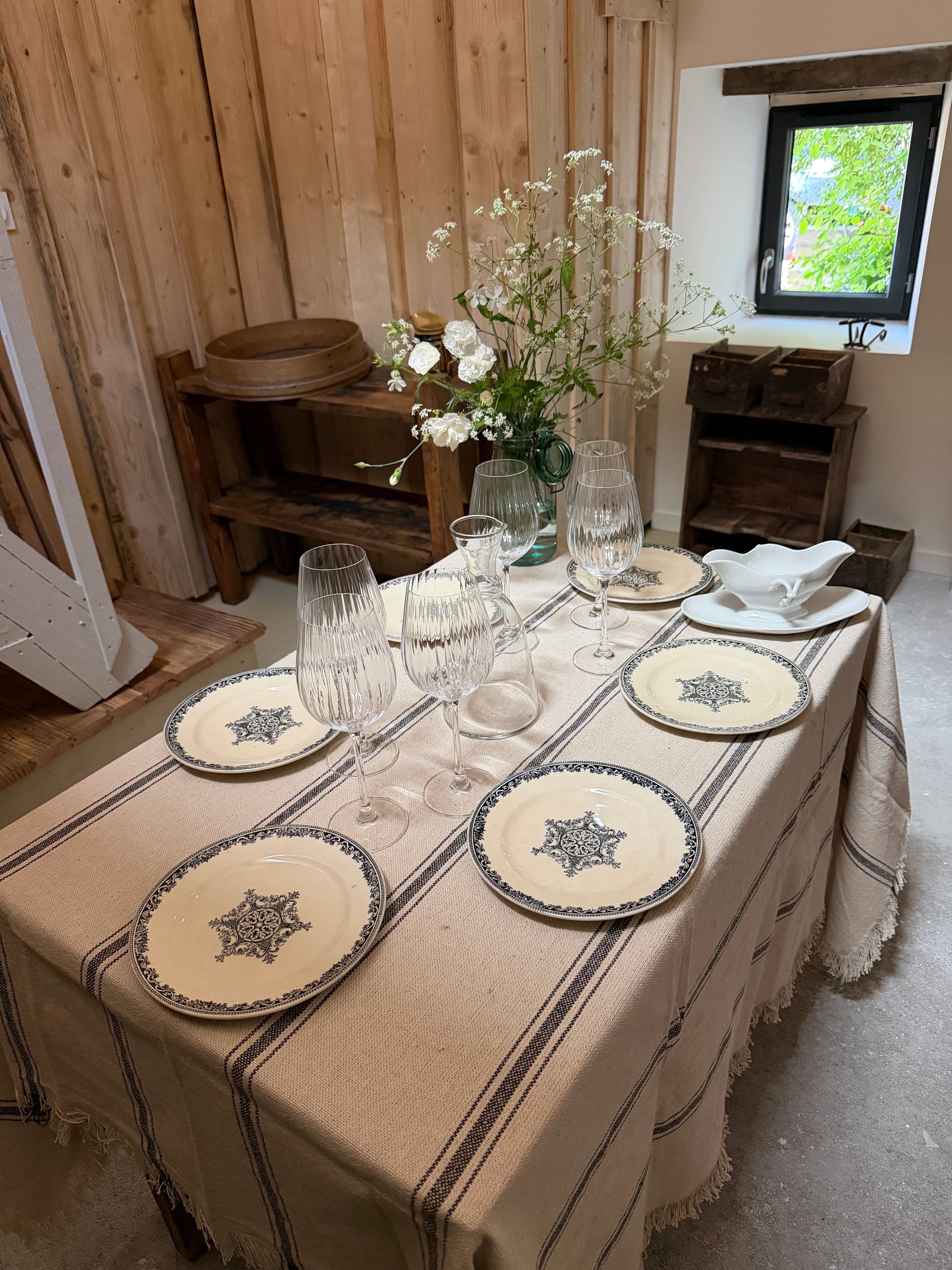 Flat plates Jules Vieillard Bordeaux in ironstone