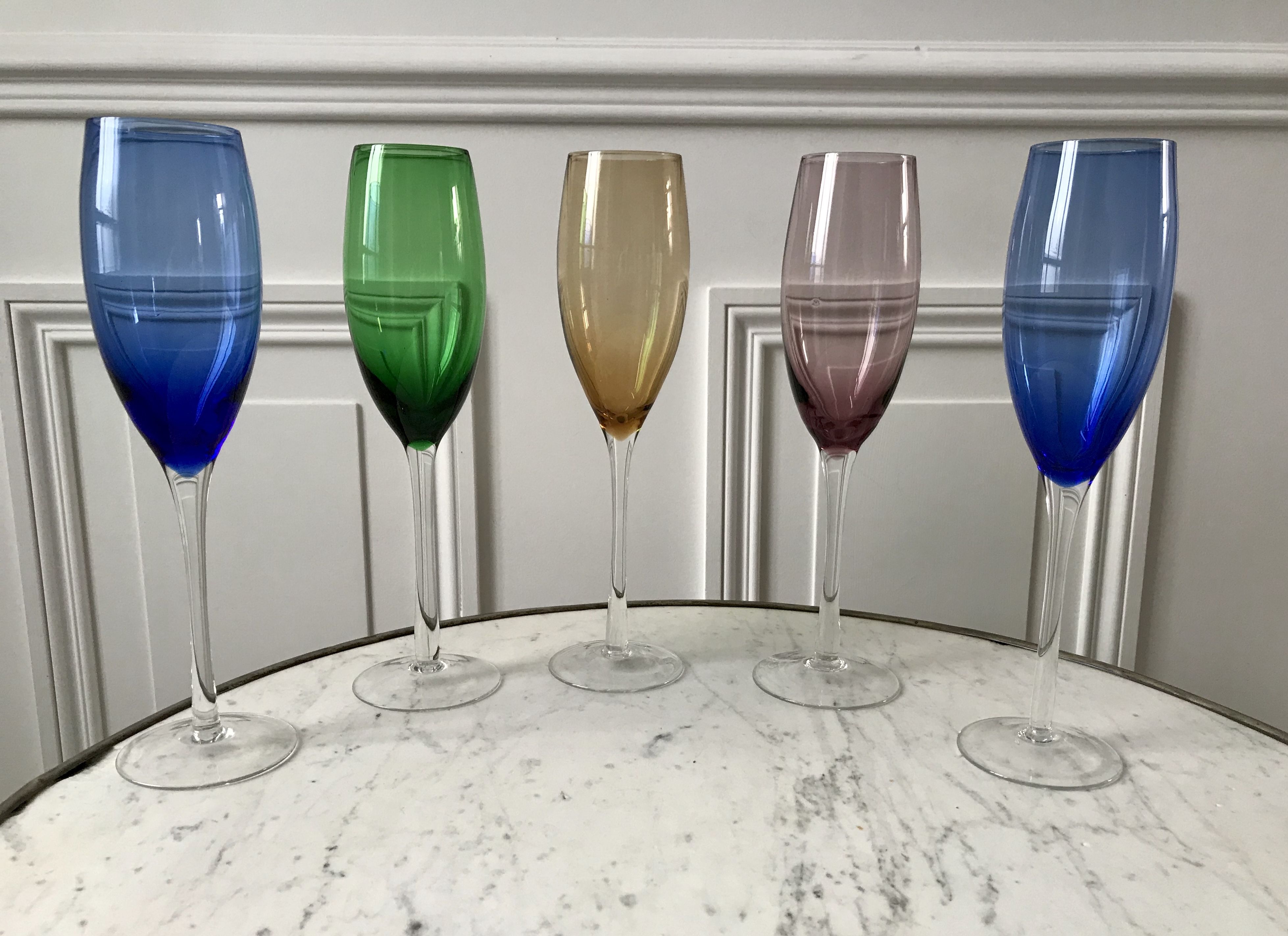 Set of 5 champagne flutes in colored glass 70s