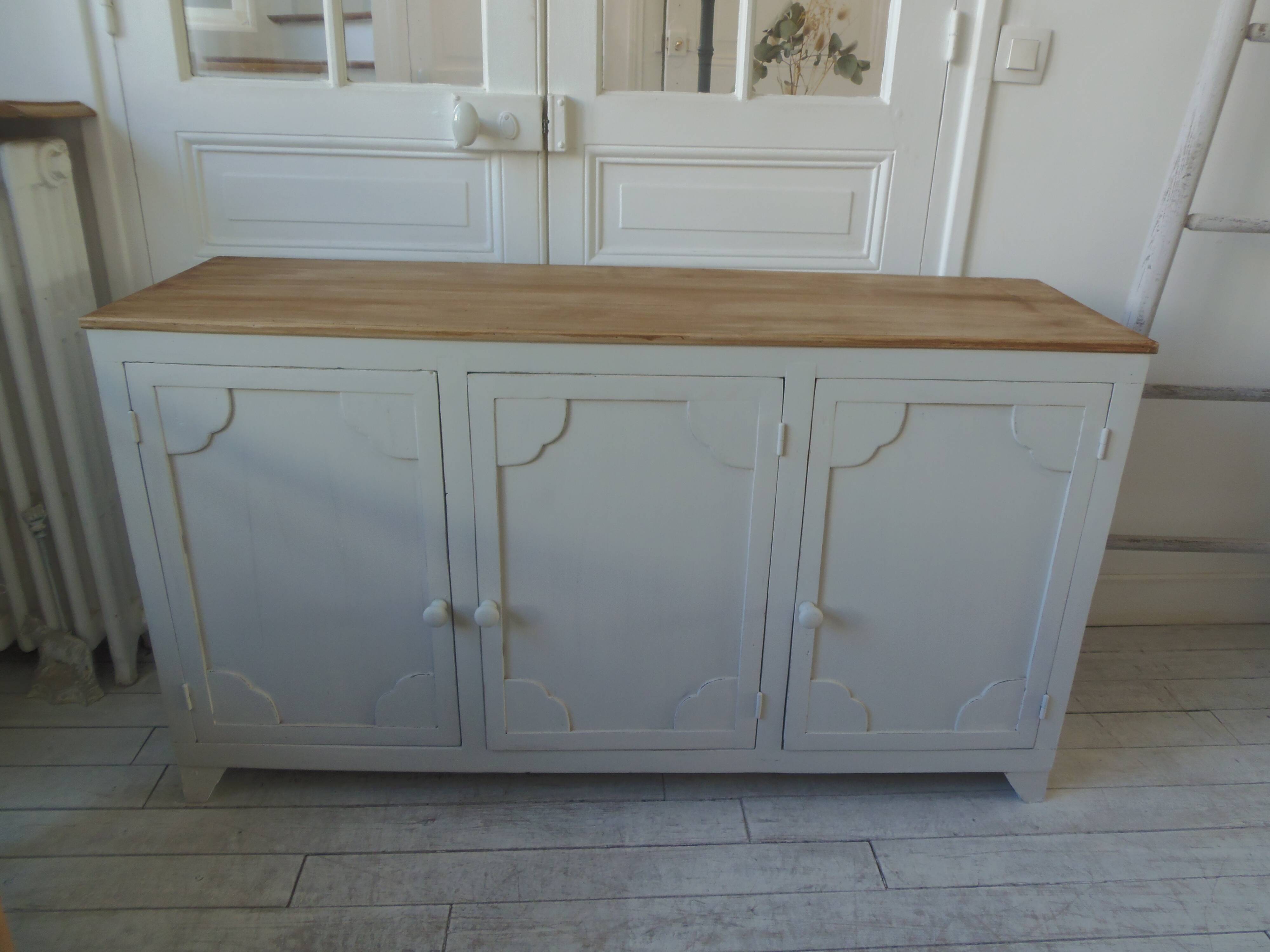 Vintage low sideboard with 3 doors, pearl gray patina, wooden top.