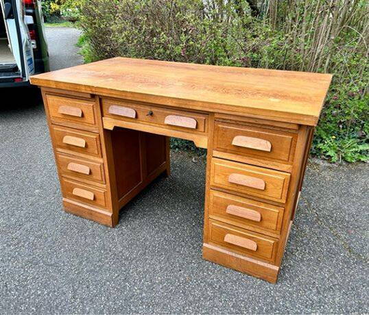 Petit bureau à caissons américain meuble ancien bois art décoratif deco années 50 indus métier atelier administration