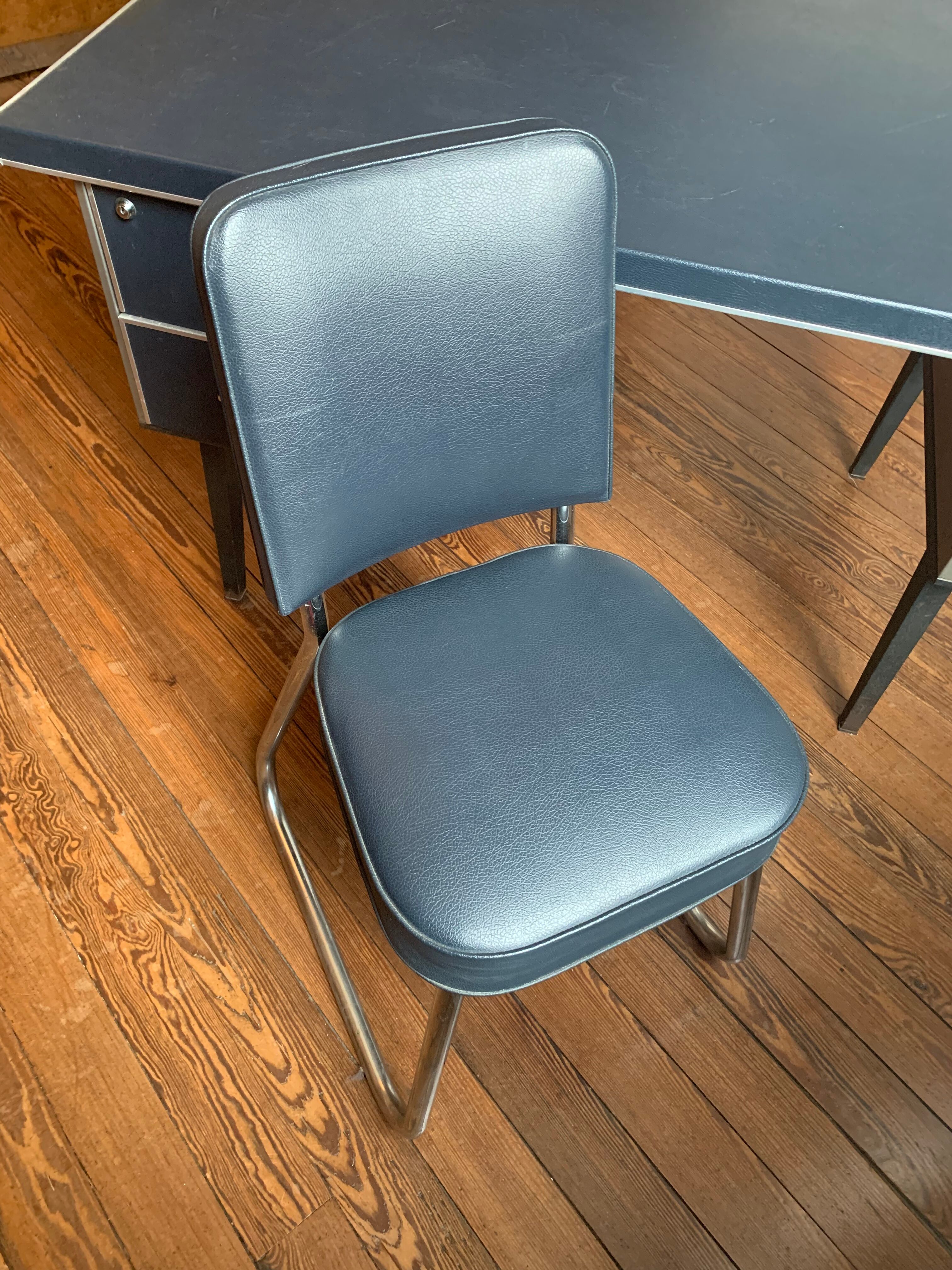 Indus desk and its chair