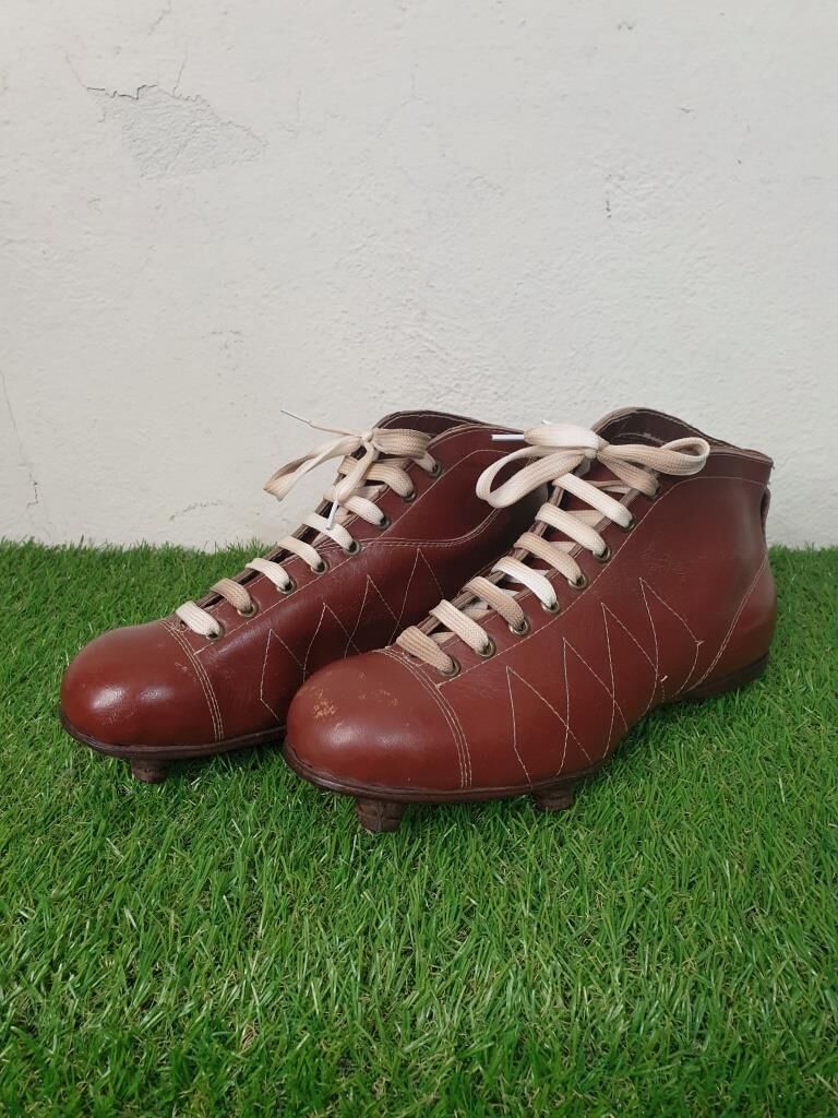 Paire de chaussures rugby sport vintage