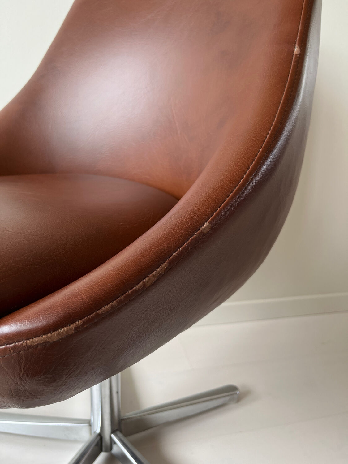 Swivel armchair 70s imitation leather