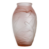 Vase en verre moulé rose art deco