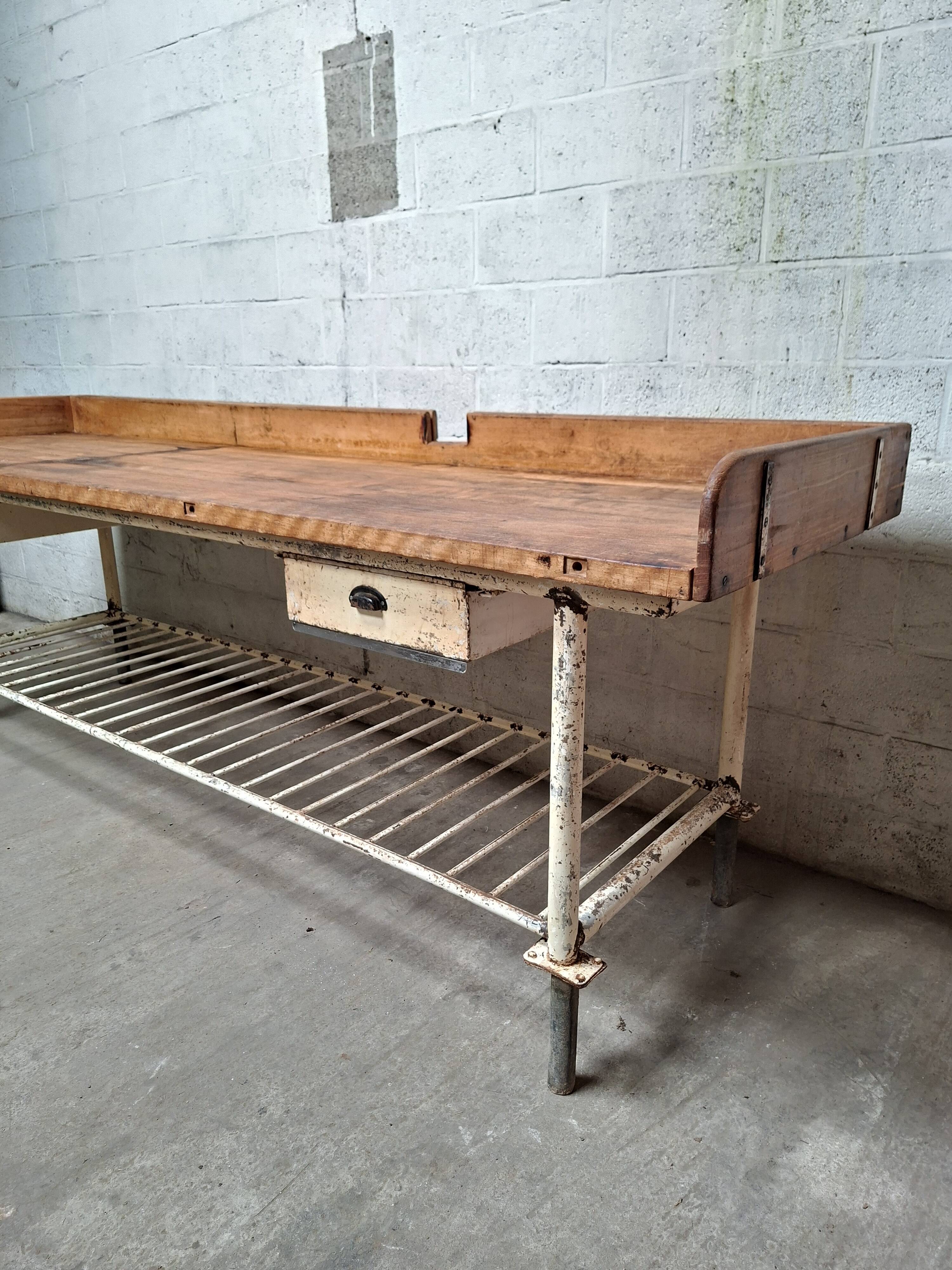Baker's table | central island | industrial workbench