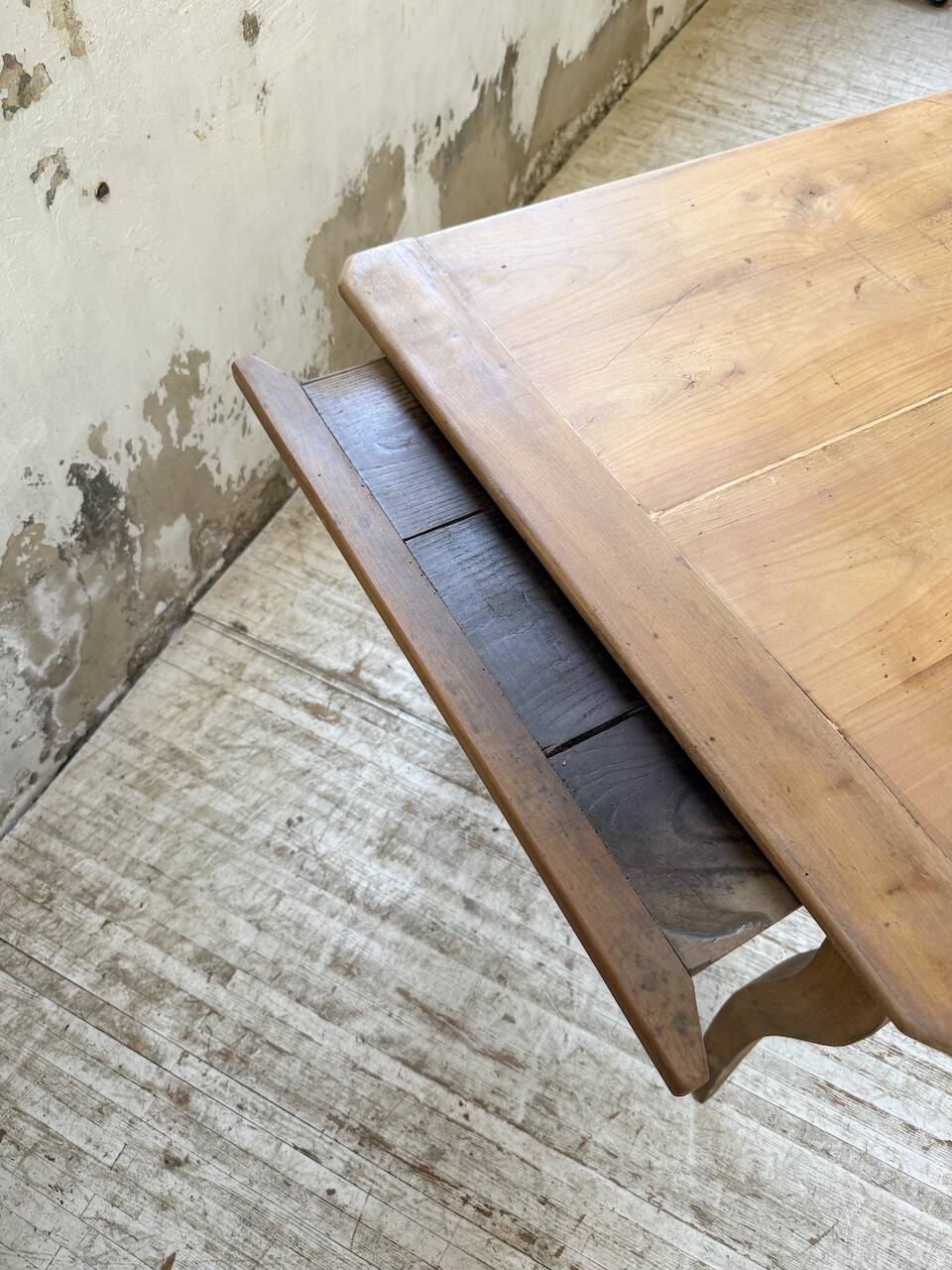 Table campagne provençale style Louis XV merisier