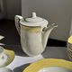 Théière en céramique l'Amandinoise à frise jaune et dorée H21