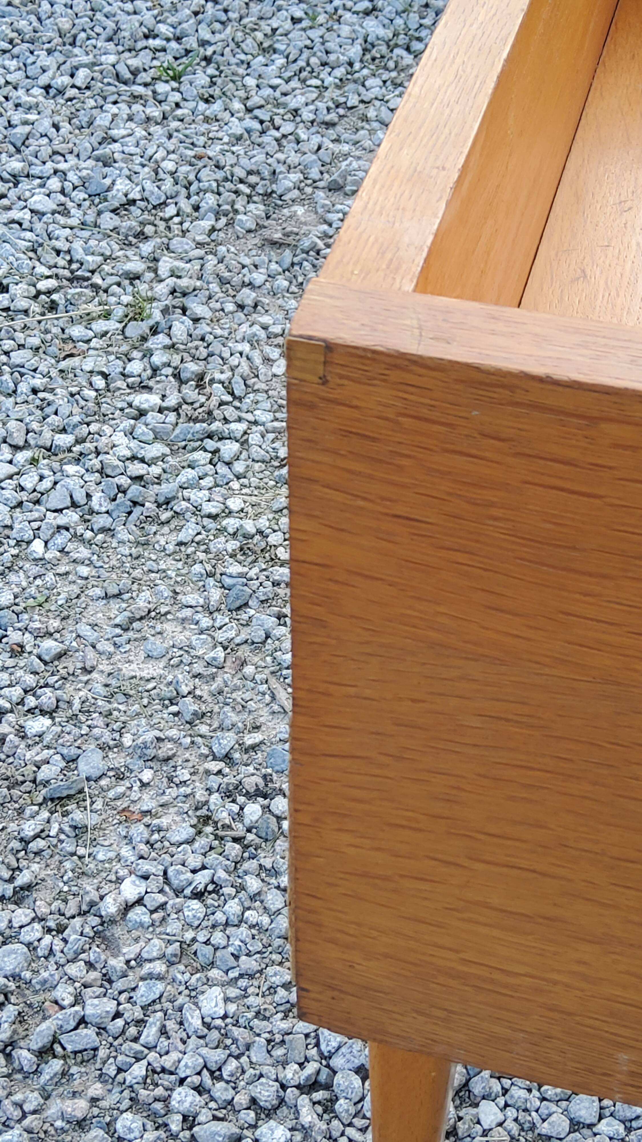 Vintage bedside table of the 50s in blond oak bobbin feet