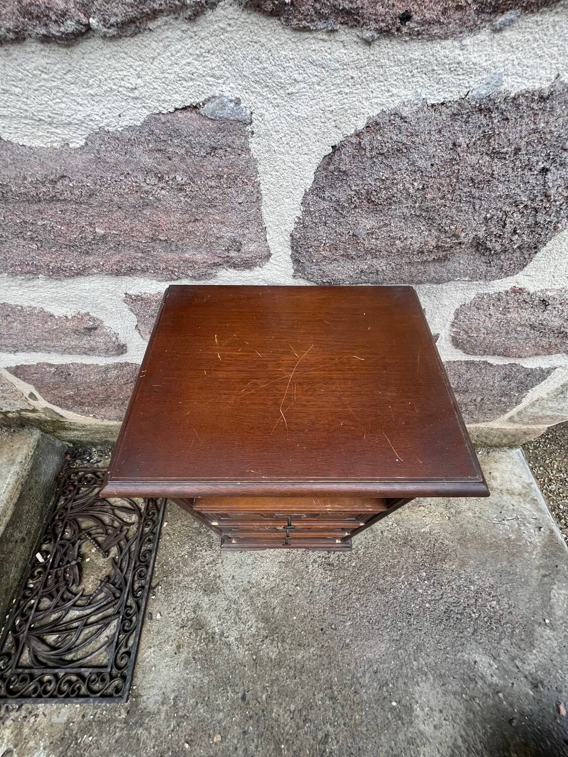 Bedside table