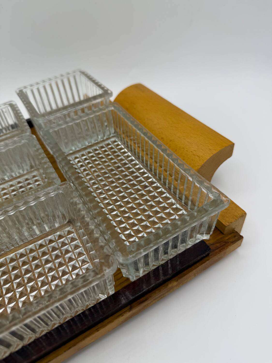 Appetizer tray with compartments