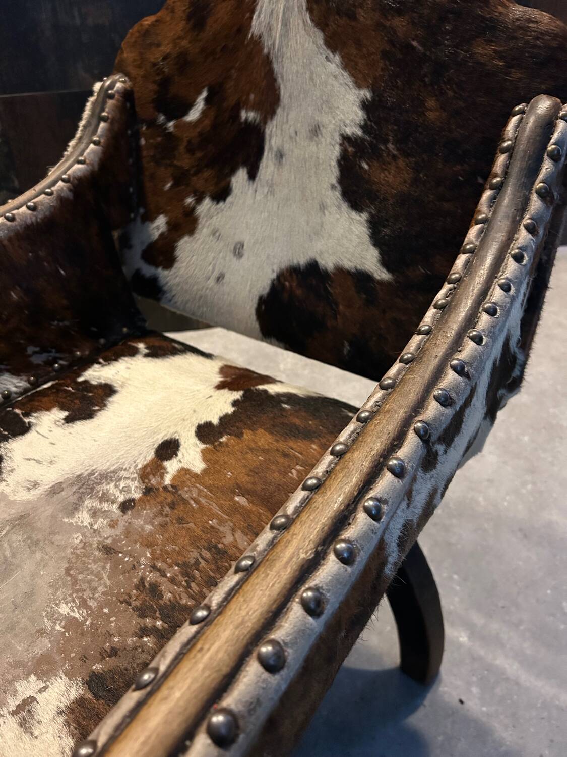 Chaise vintage en peau de vache