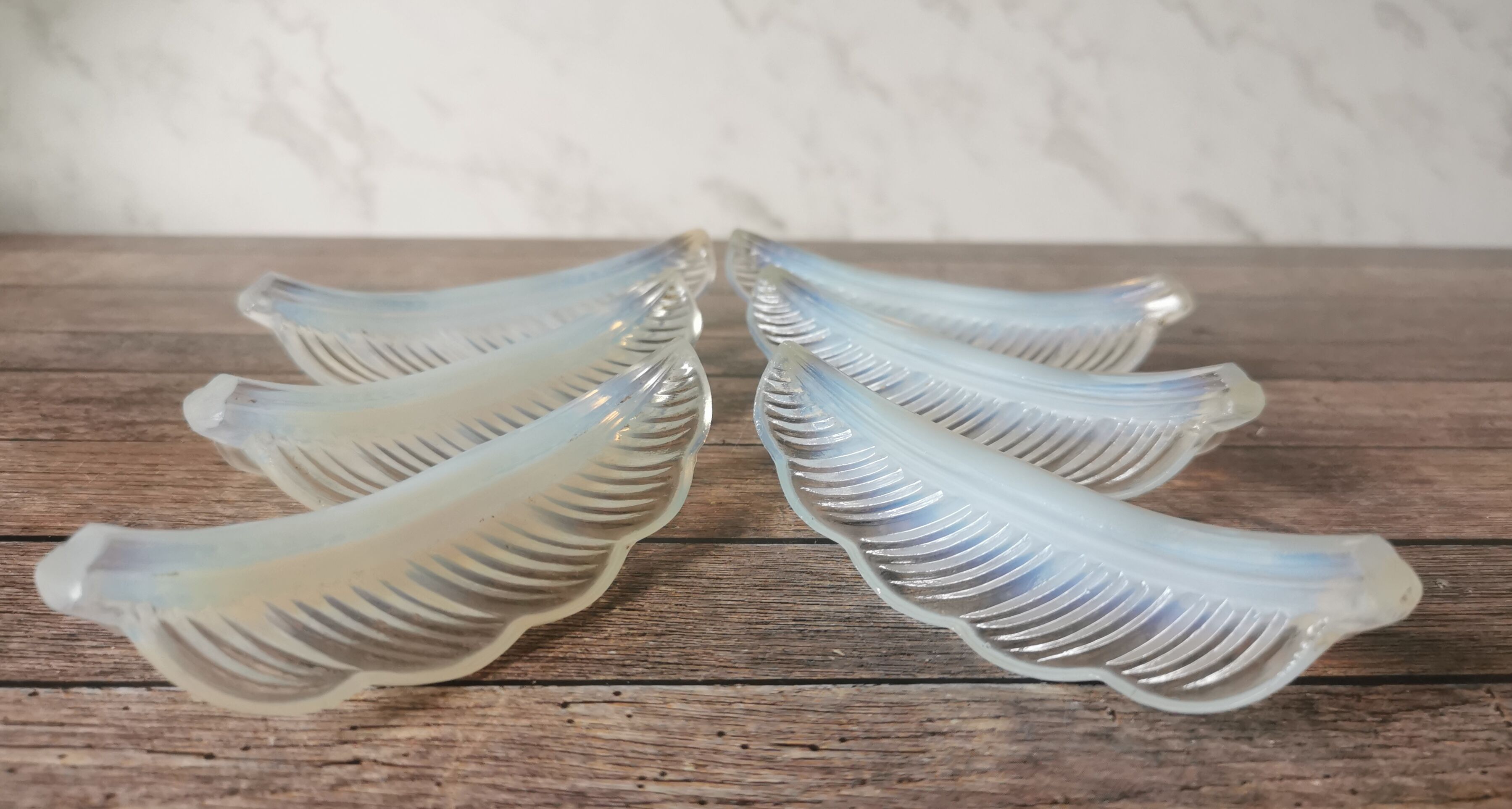 Opalescent glass leaf knife holder