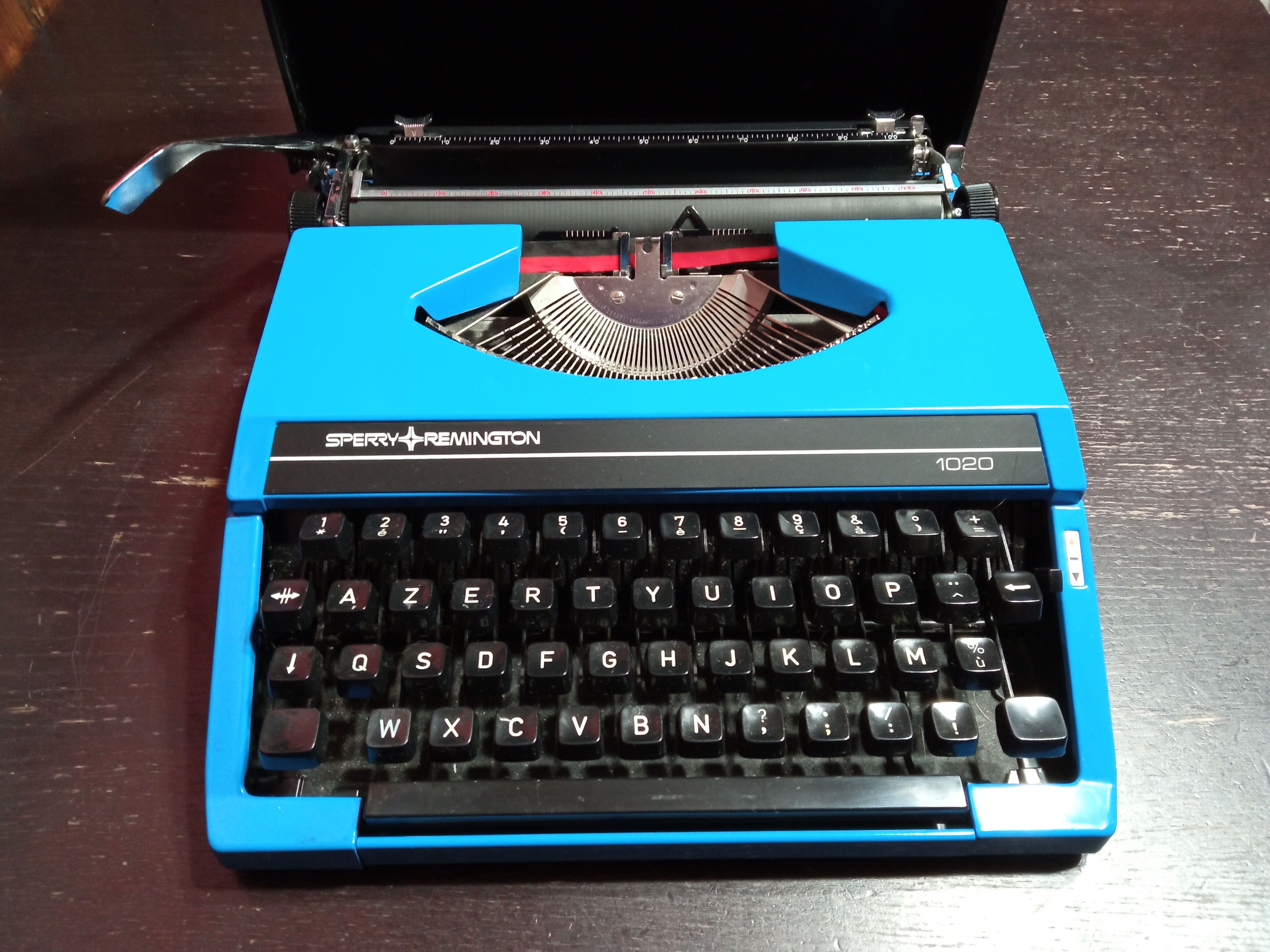 Sperry Rand Remington 1020 blue typewriter