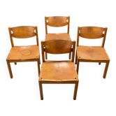 Suite de 4 chaises années 60 en orme et cuir patiné