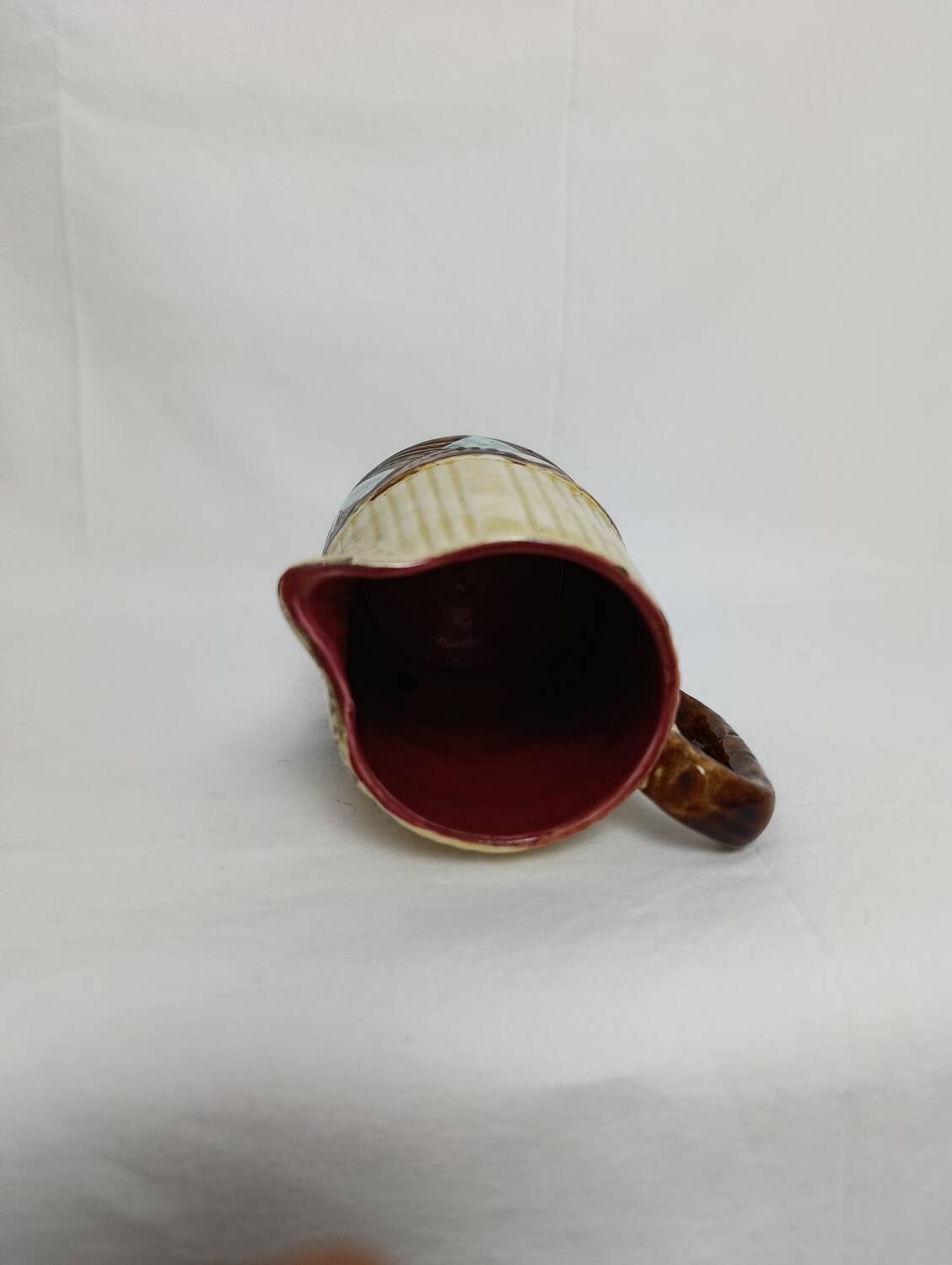 Pichet / jug in barbotine signed Orchies