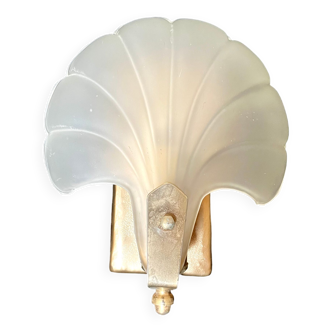 Shell wall lamp