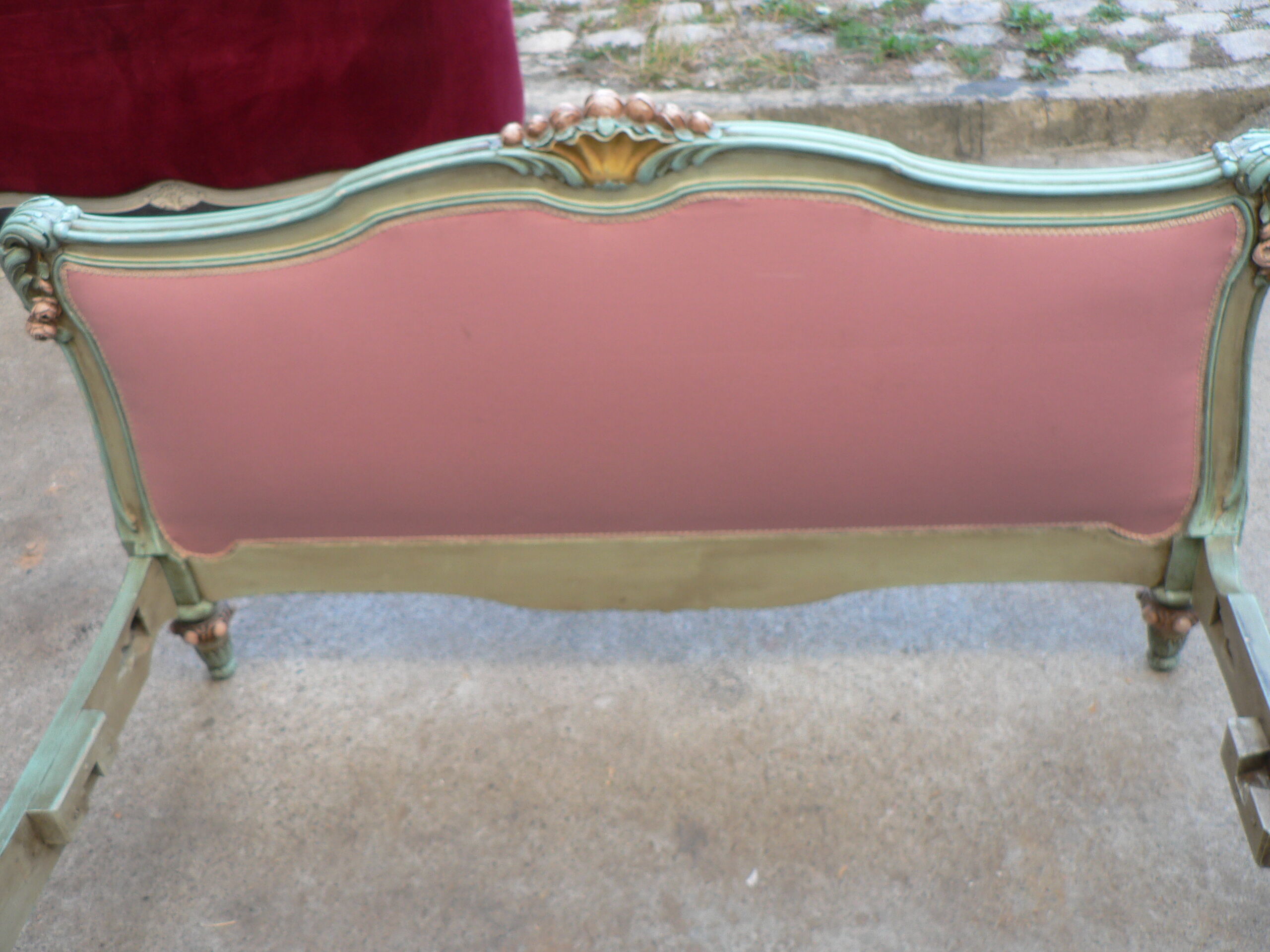 Lit capitonné style Louis XV