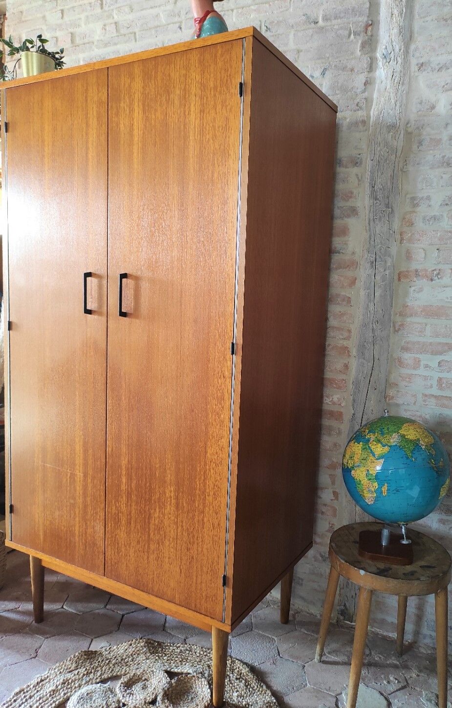 Armoire vintage