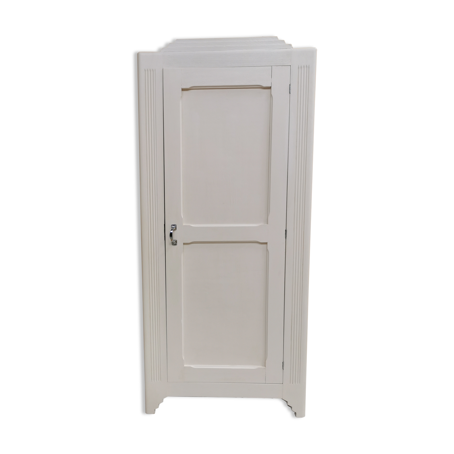 White cabinet