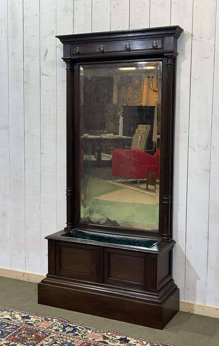 Vestiaire en chêne de la fin XIXème avec sa jardinière