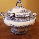 Tureen signed vestal. origin portugal.