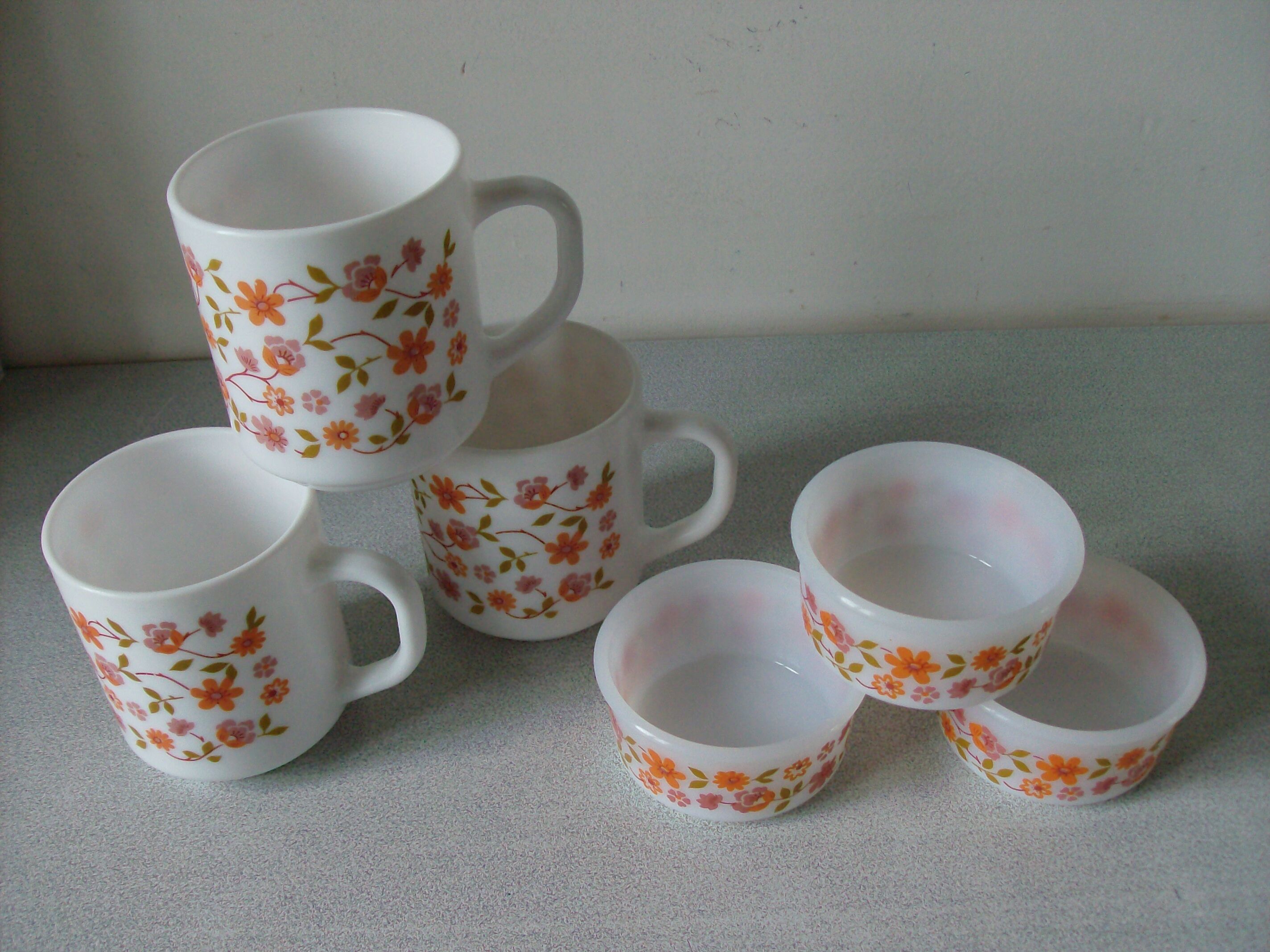 Set of 3 mugs and 3 ramekins Arcopal floral floral decoration from 1970/80