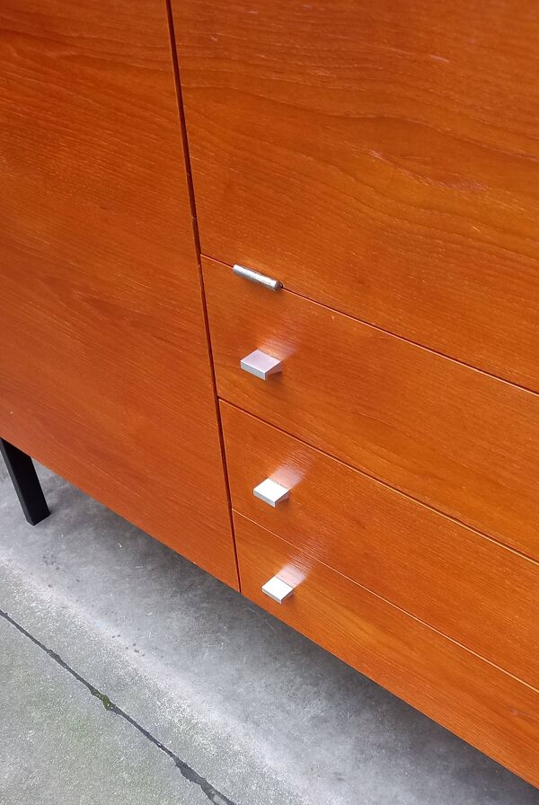Sideboard Pierre Guariche Meurop modèle 1293 en Teck