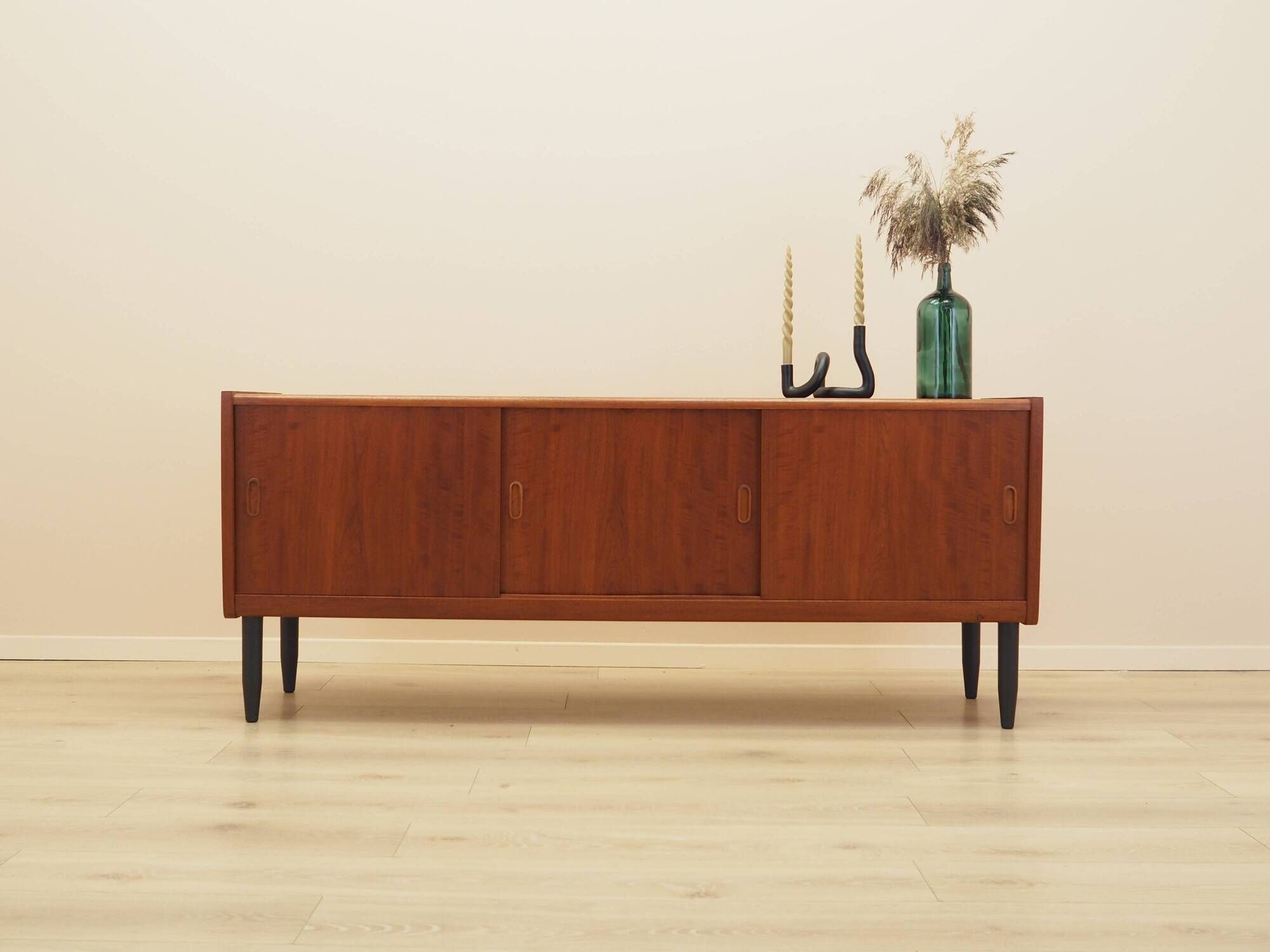 Danish teak sideboard 1970s with sliding doors