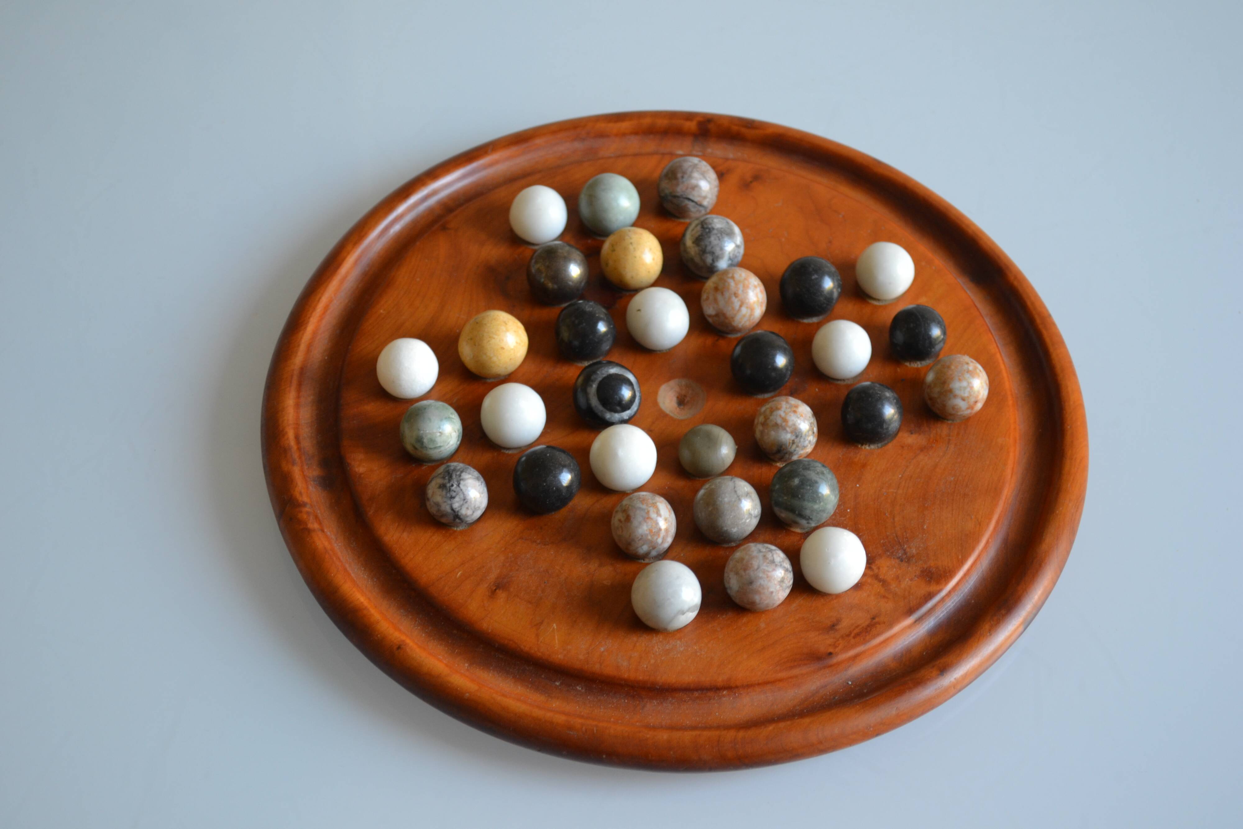 Solitaire game in exotic wood and semi-precious stones