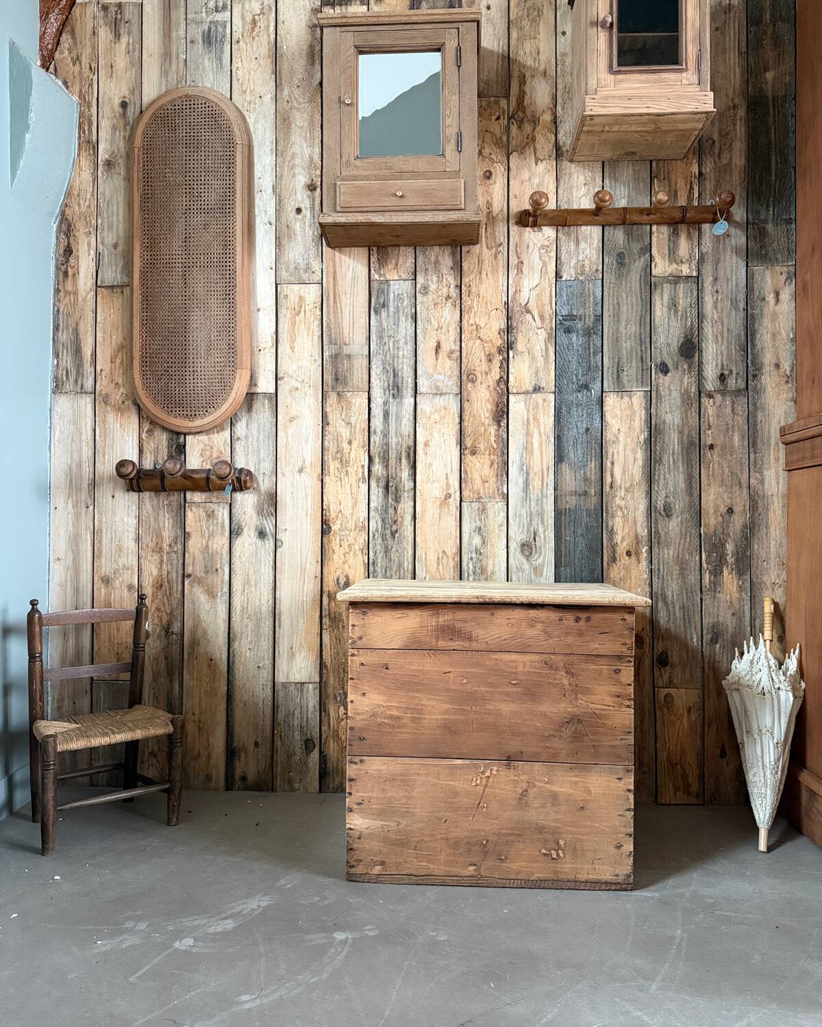 Old raw wood chest (renovated)