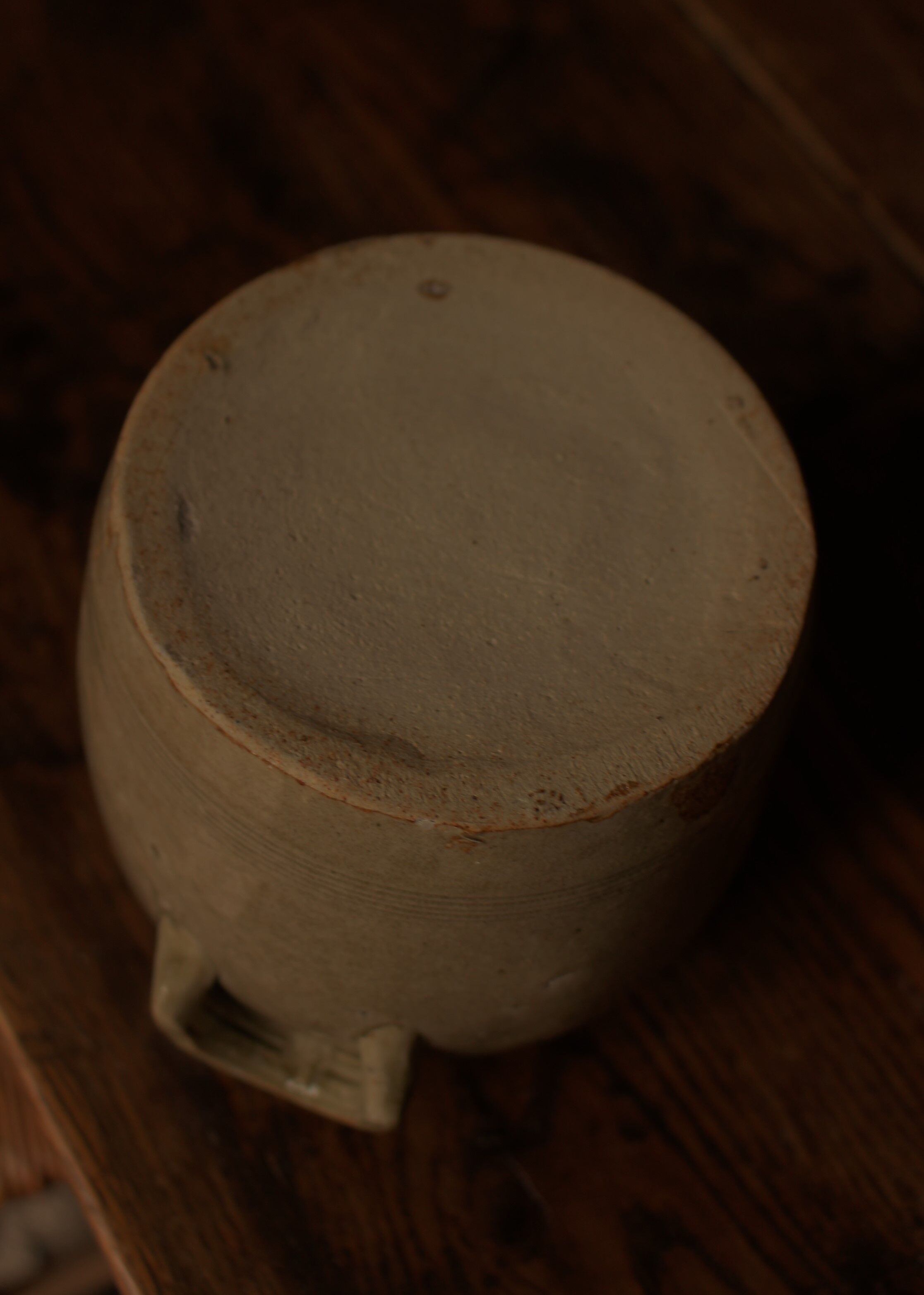 Pot sandstone varnished two round handles