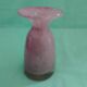 Vase en verre rose