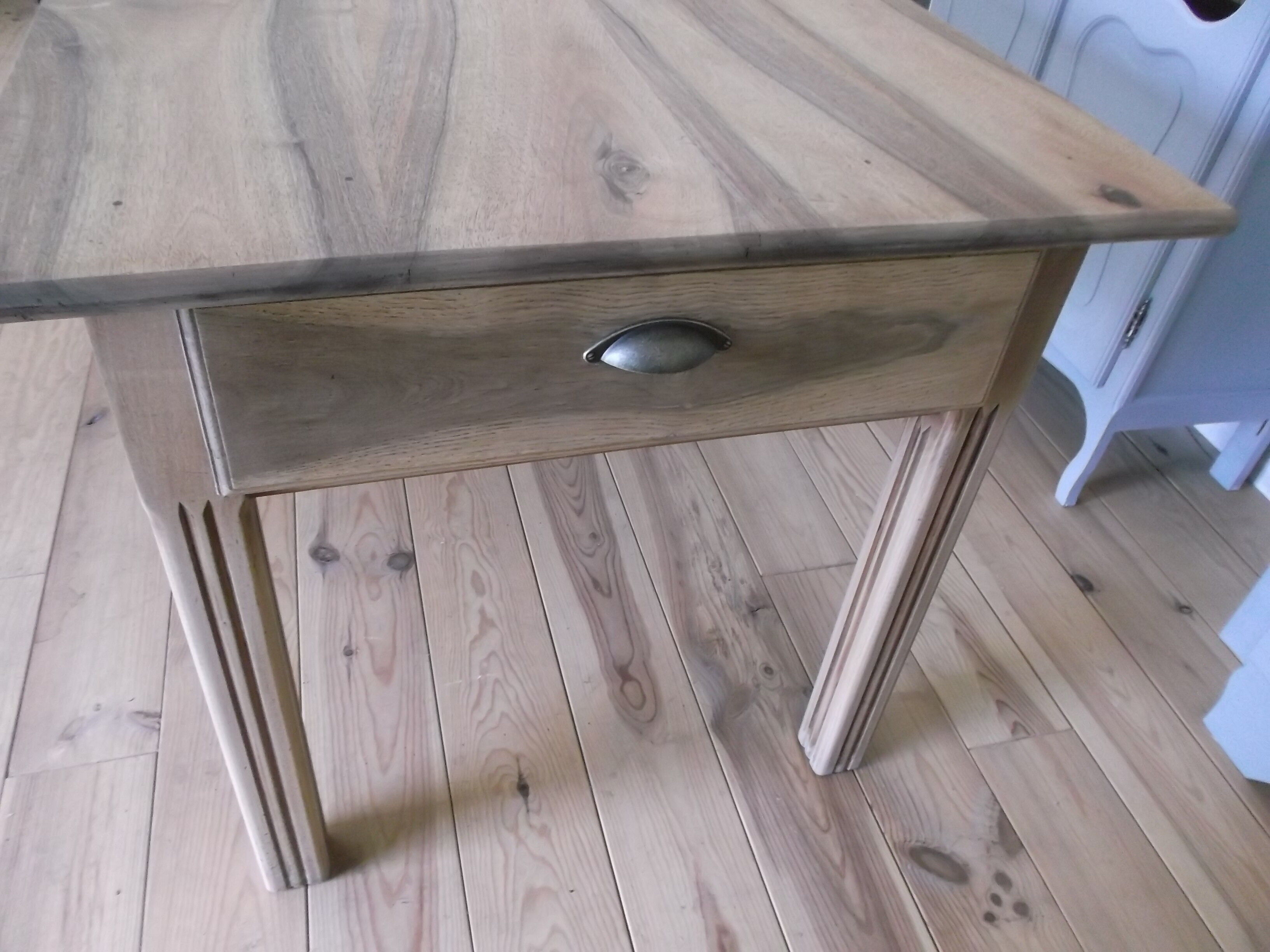 Farm table