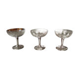 3 coupes à champagne en verre taillé